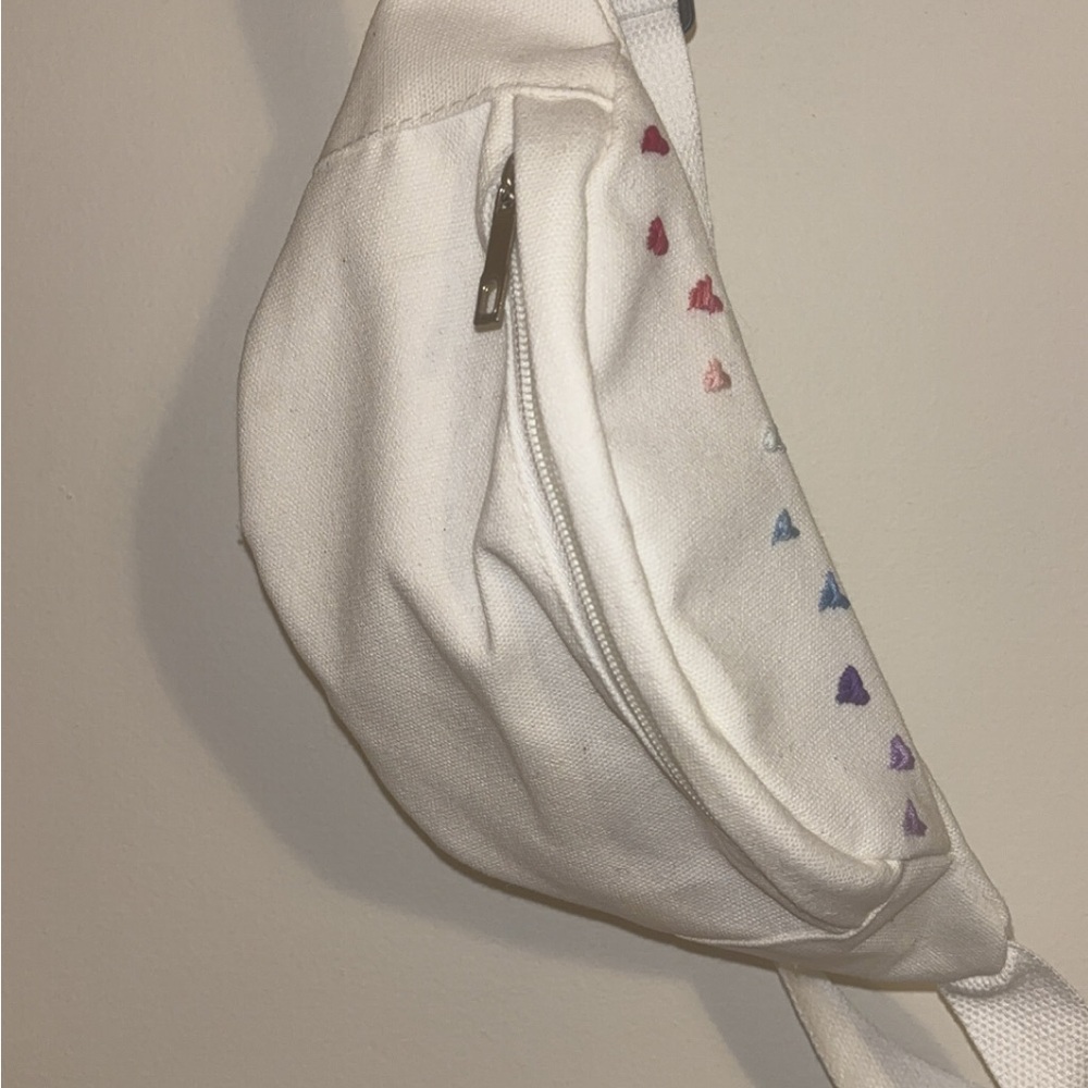 White Belt Bag with Hand Embroidered Heart Accents - Picture 4 of 4